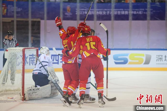 中国女冰在深圳举行的世锦赛甲级A组实现全胜夺