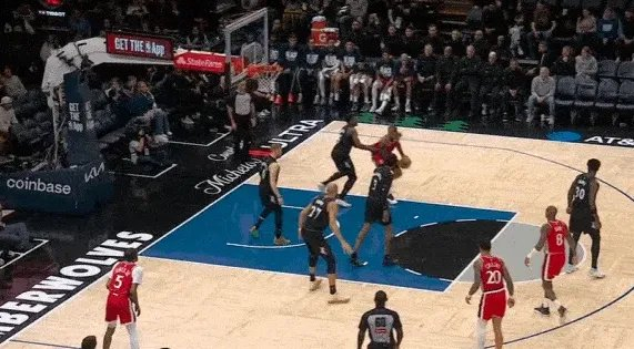 伦纳德创历史纪录：连续51场20+成唯一30+达成者