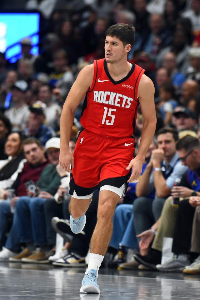 申京防守崩盘致火箭惨败 防守效率断崖式下滑