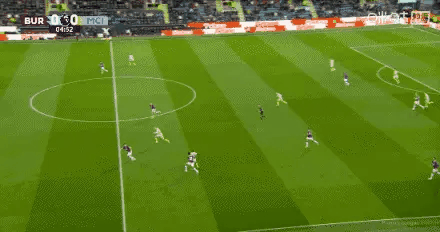 曼城客场力克伯恩利登顶英超 拜仁晋级德国杯决